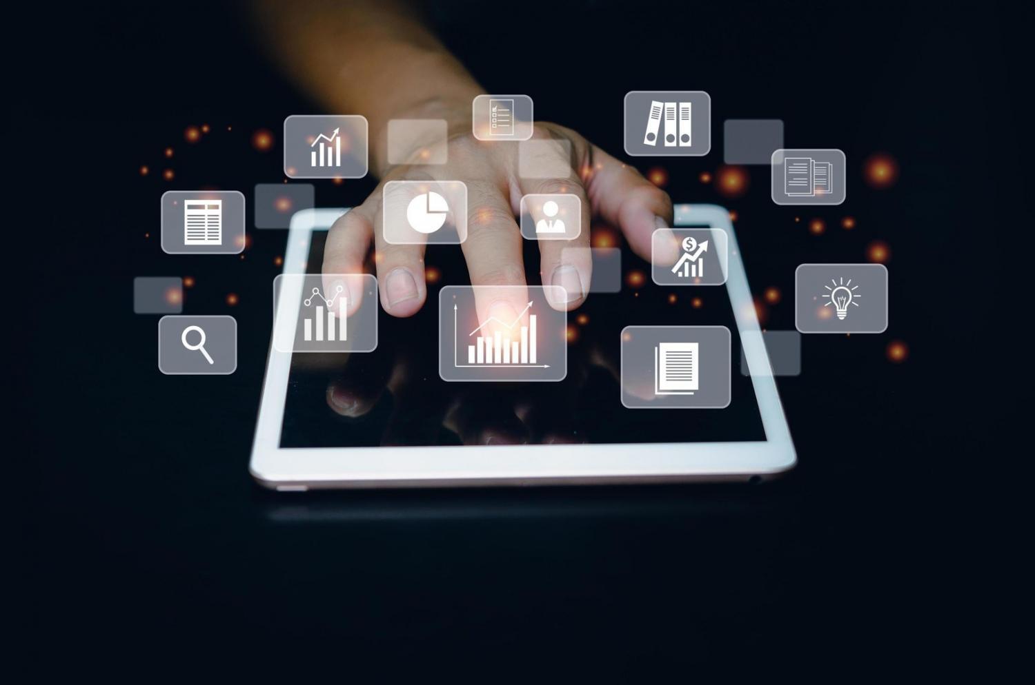 Financial data analysis workspace with automated reporting system
